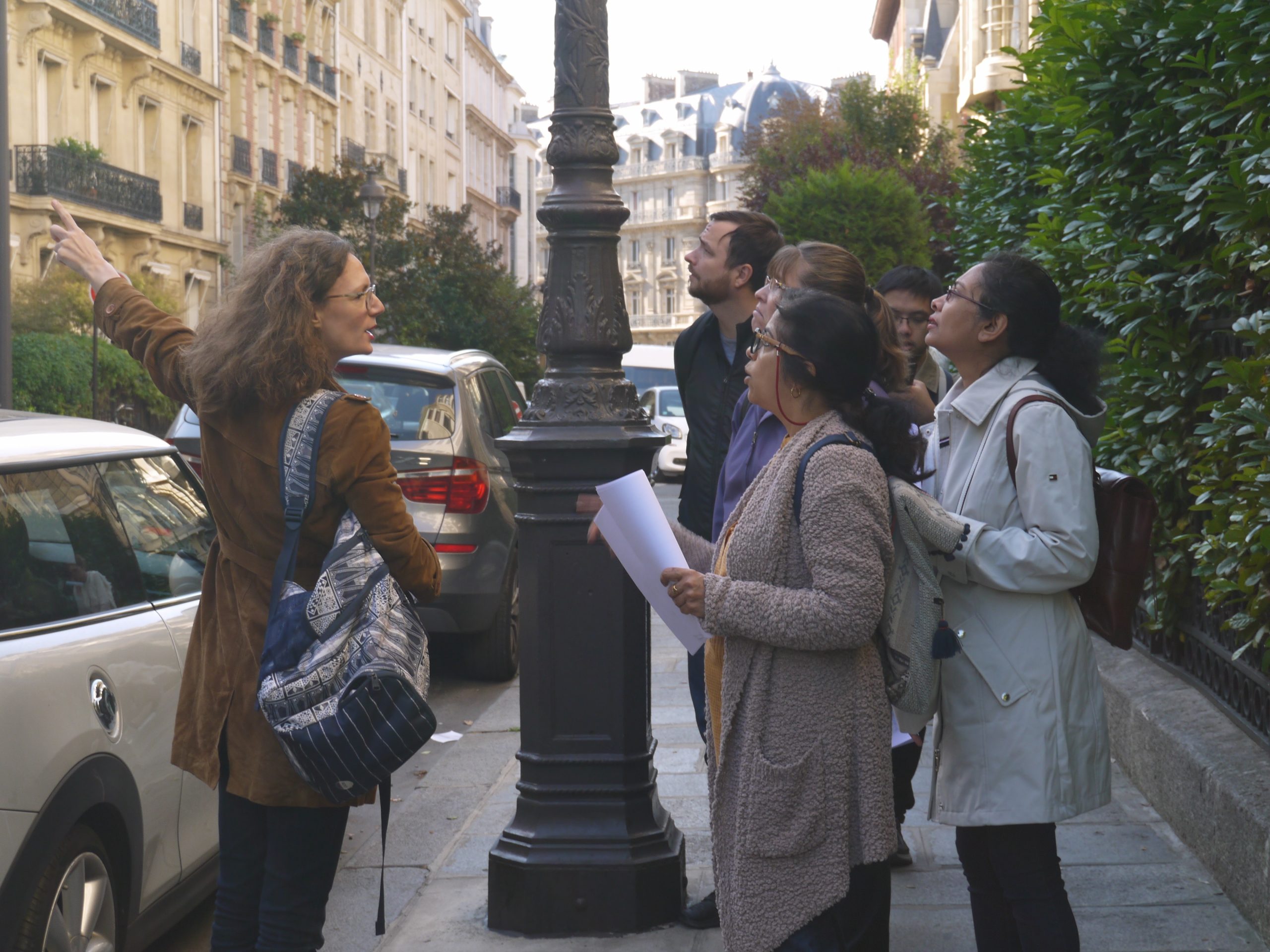 Nos impatriés pendant un Stroll à Paris pour favoriser leur intégration 